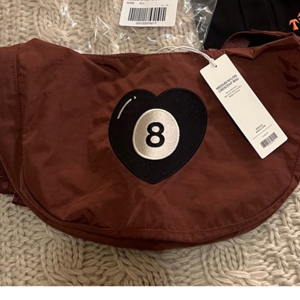 Brand new w/ tags UO exclusive 8 Ball Baggu Crescent bag ❤️🎱